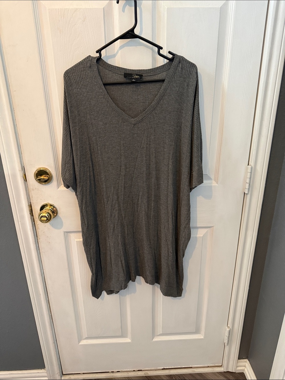 Suzanne Betro Charcoal Ribbed V-Neck Tunic size large